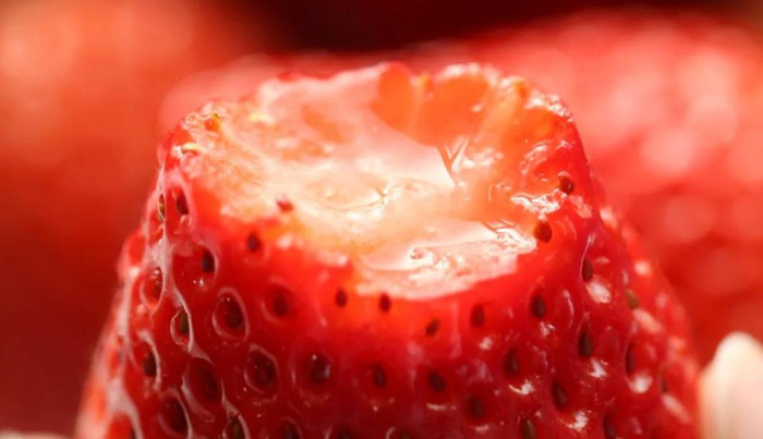 形容吃草莓的优美句子【形容草莓好吃的说说】