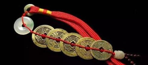 五帝钱挂件适合挂哪里?【五帝钱挂件适合挂哪里?房门口对阳台】