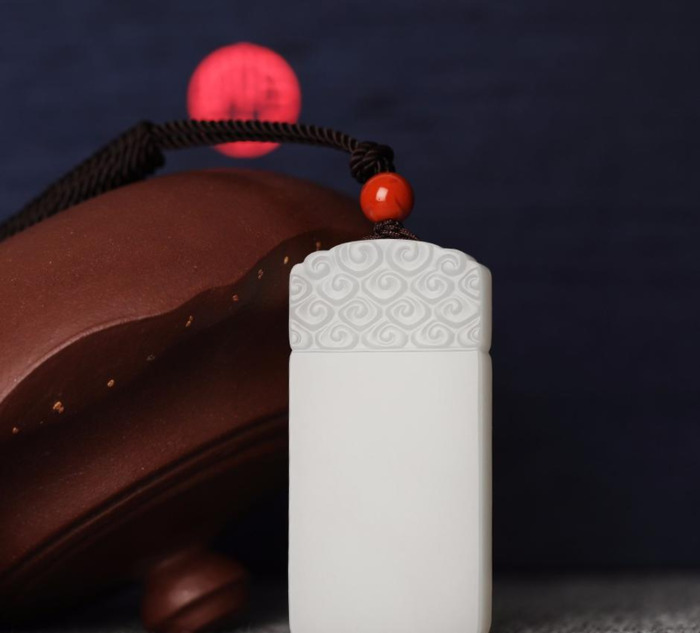 和田玉的功效与作用及禁忌【佩戴和田玉的好处与禁忌】