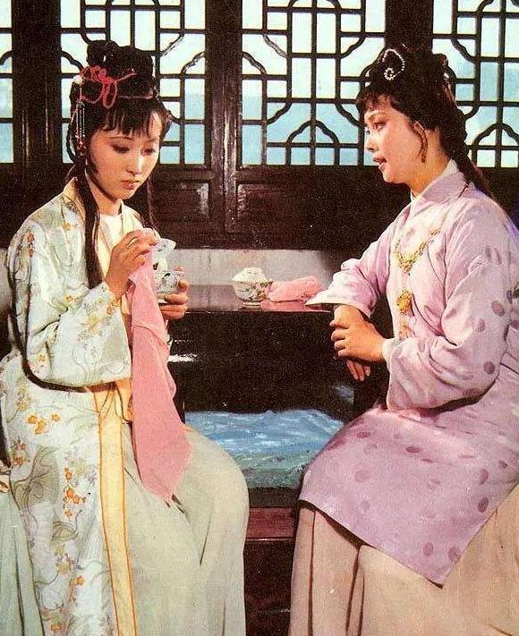 钗黛【钗黛合一论谁提出的】