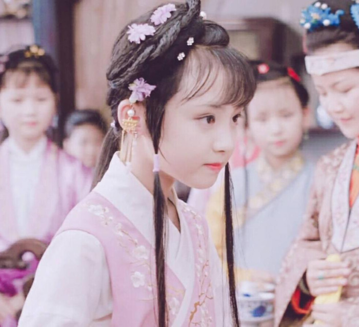 钗黛【钗黛合一论谁提出的】