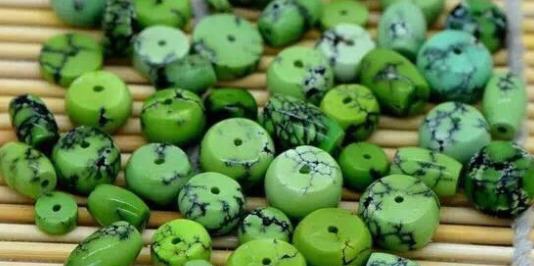 绿松石的各种颜色【绿松石的颜色是什么颜色】