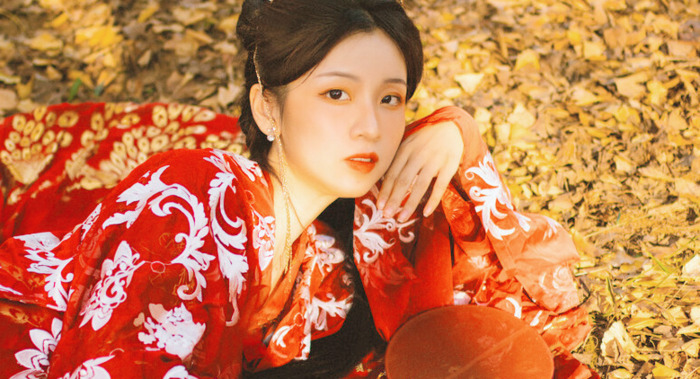 何姓女孩取名高雅的【何姓女孩子名字文雅有寓意】