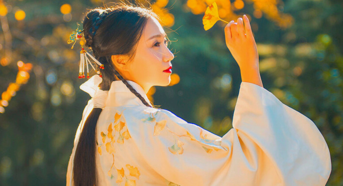 何姓女孩取名高雅的【何姓女孩子名字文雅有寓意】