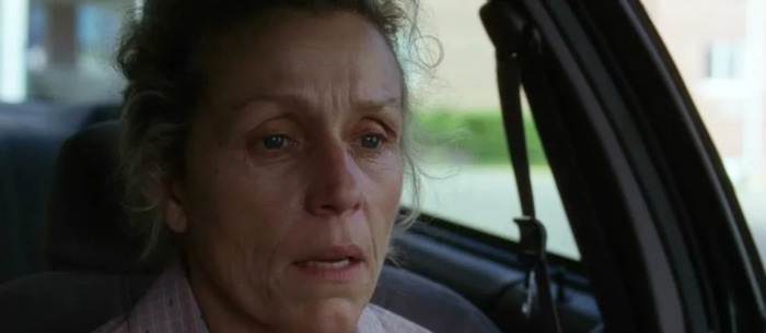 眼里三分讥笑三分薄凉四分漫不经心【三分讥笑三分薄凉四分漫不经心类似】