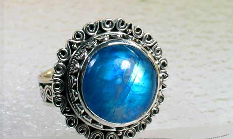 拉长石的功效与作用【拉长石的功效与作用禁忌】