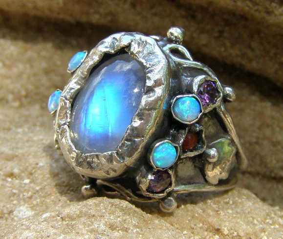 拉长石的功效与作用【拉长石的功效与作用禁忌】