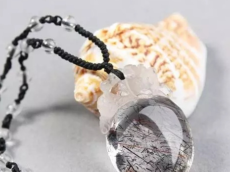 女人佩戴绿幽灵好不好【女人戴绿幽灵好吗】