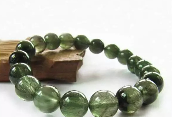 女人佩戴绿幽灵好不好【女人戴绿幽灵好吗】