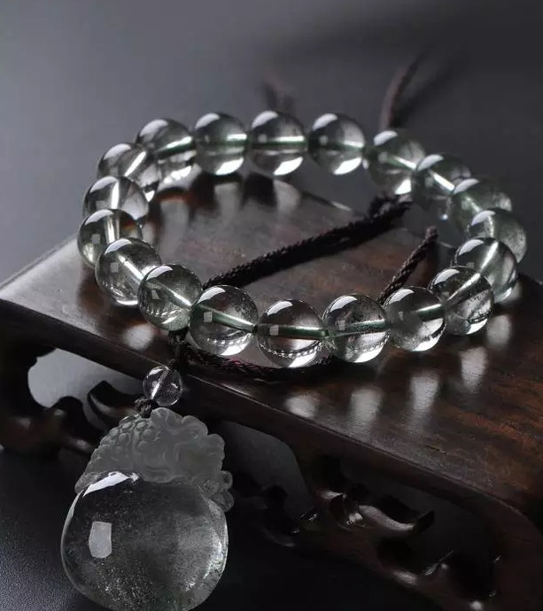 女人佩戴绿幽灵好不好【女人戴绿幽灵好吗】