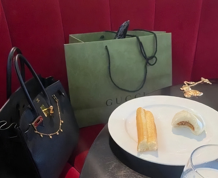 先敬罗衣后敬人是什么意思【先敬罗衣后敬人下一句是什么】