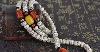 怎么辨别菩提子是不是塑料【菩提子跟塑料一样吗】