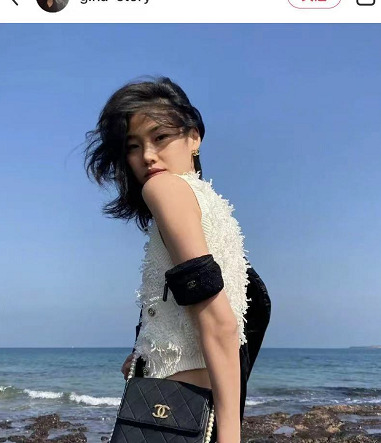 小红书穿搭衣服【小红书穿衣搭配在哪里看】