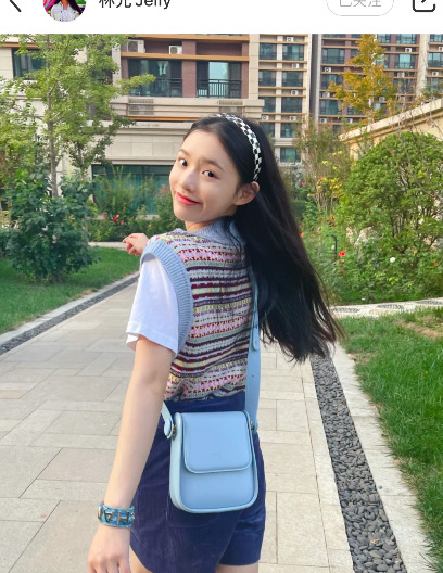 小红书穿搭衣服【小红书穿衣搭配在哪里看】