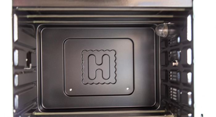 烤箱烤东西从门缝冒烟正常吗【烤箱门缝冒烟有关系吗】