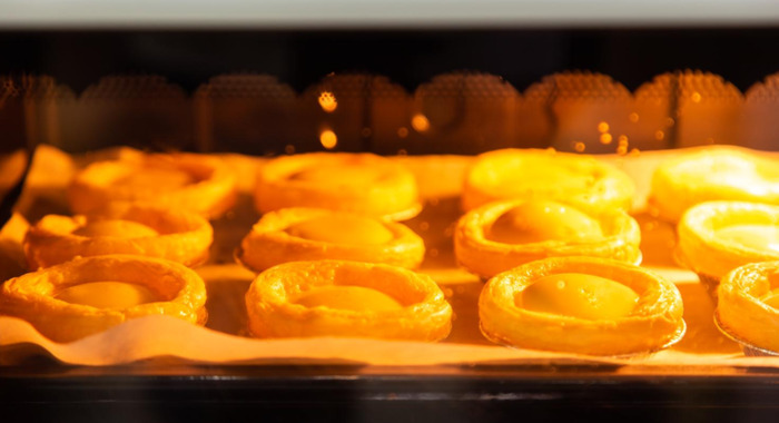 烤箱烤东西从门缝冒烟正常吗【烤箱门缝冒烟有关系吗】