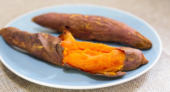 烤箱烤东西从门缝冒烟正常吗【烤箱门缝冒烟有关系吗】