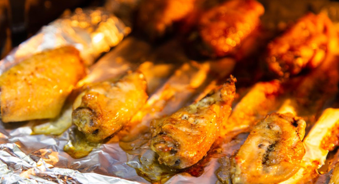 烤箱烤东西从门缝冒烟正常吗【烤箱门缝冒烟有关系吗】