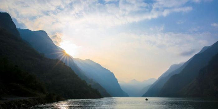 碧水东流至此回的诗是什么【碧水东流至此回诗意】