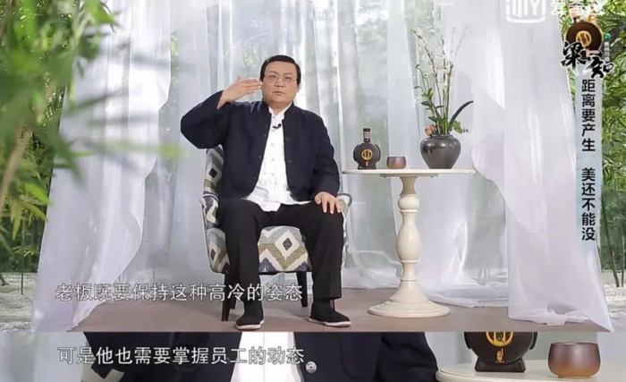 背地里说人坏话的人怎么形容成语【背地里说人坏话的人怎么形容词语】