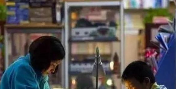 熬夜写作业说说心情短语【熬夜写作业的图片搞笑】