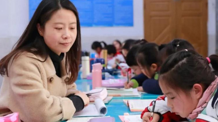 熬夜写作业说说心情短语【熬夜写作业的图片搞笑】