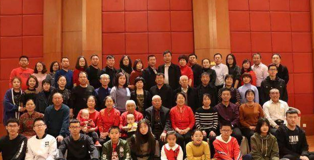 舅舅大还是外公大【大舅和爸爸是什么关系】