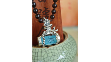 戴海蓝宝有什么禁忌【女生佩戴海蓝宝的寓意】