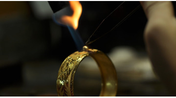 990黄金用火烧会变黑吗【黄金用火烧会变黑吗视频】