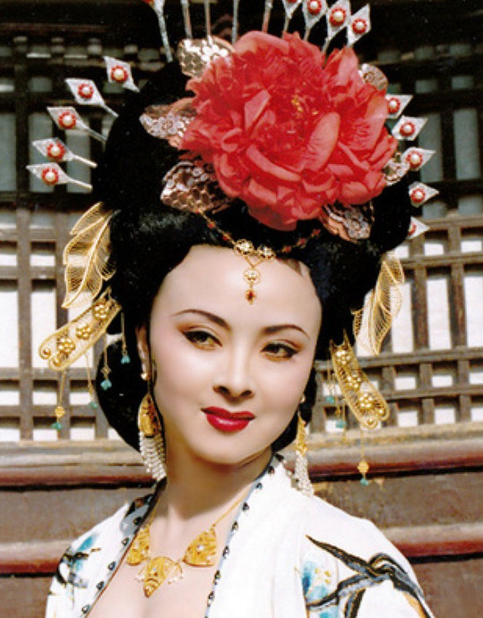 人比花漂亮怎么形容【花漂亮怎么形容人漂亮】