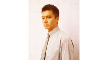 许亚军年轻时好帅啊【许亚军的长相】