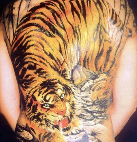 纹龙的人会怎么样【龙纹在身上好吗】