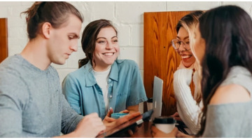 交头接耳造句三年级【交头接耳造句10字】