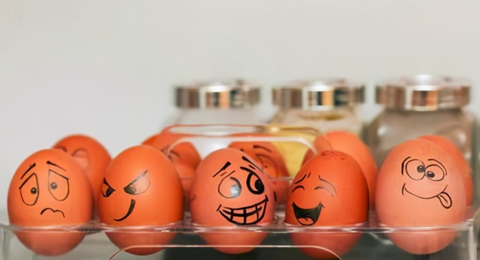 交头接耳造句三年级【交头接耳造句10字】