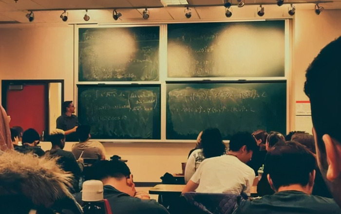 交头接耳造句三年级【交头接耳造句10字】