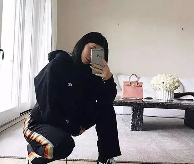 闪电标志的鞋子品牌【闪电标志是什么意思】