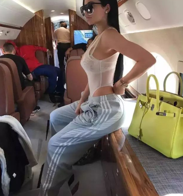 闪电标志的鞋子品牌【闪电标志是什么意思】