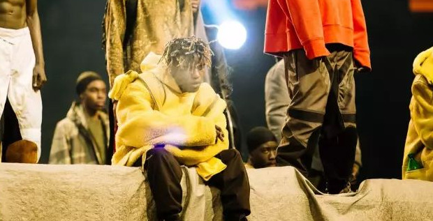 闪电标志的鞋子品牌【闪电标志是什么意思】