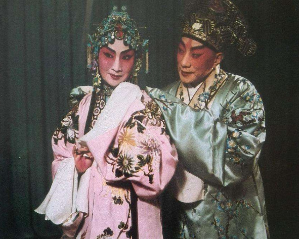 形容中国戏曲文化的句子【夸赞戏曲的句子】