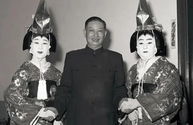 形容中国戏曲文化的句子【夸赞戏曲的句子】