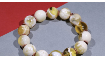 蜜蜡碰到水会怎么样【蜜蜡怕沾水吗】