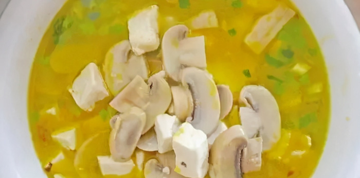 蘑菇和豆腐可不可以一起煮【豆腐可以和蘑菇混在一起煮吗】