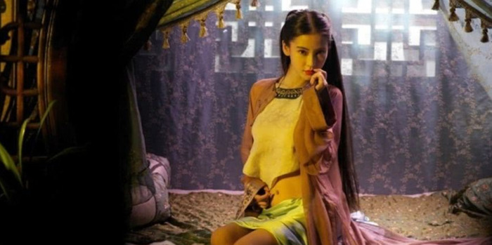 女人腰部系红绳子【女人腰带红绳】