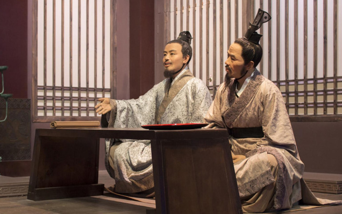 齐桓公管仲和鲍叔牙的故事作文【齐桓公管仲和鲍叔牙的故事告诉我们什么】