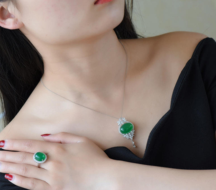 女人戴玉髓有什么好处【女人戴玉髓手镯好吗】