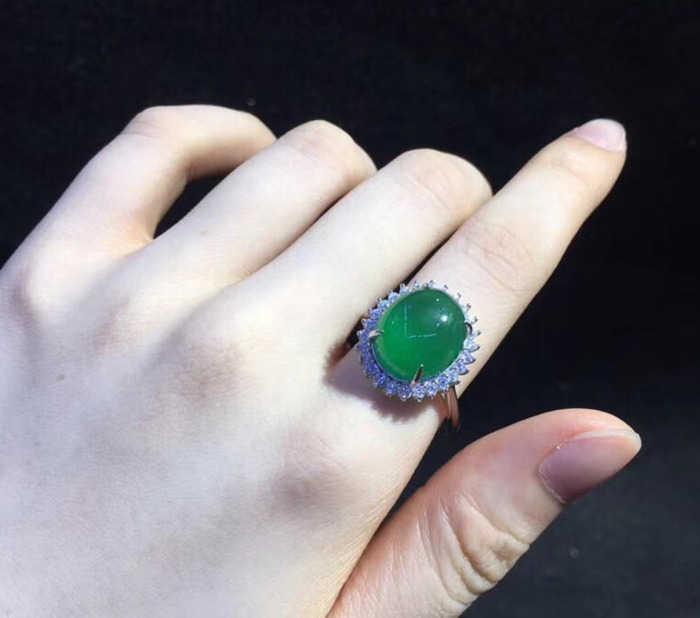 女人戴玉髓有什么好处【女人戴玉髓手镯好吗】