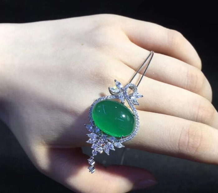 女人戴玉髓有什么好处【女人戴玉髓手镯好吗】