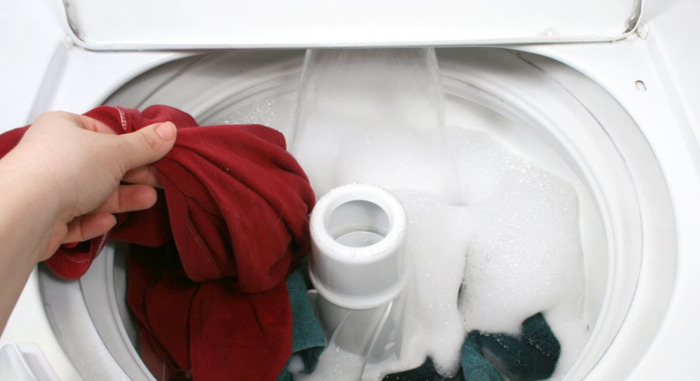 有的新衣服会自带一小块布料是干什么用的【有的新衣服会自带一小块布料这是为什么】