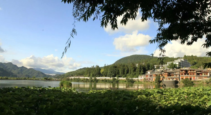 古街美景的句子【走在古街的唯美说说】