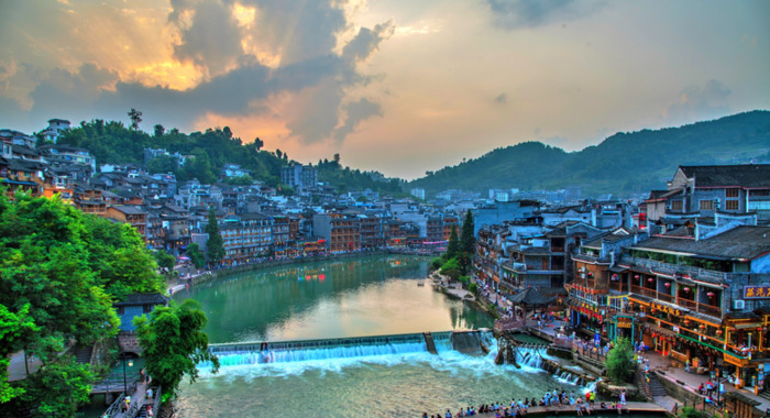 两个人去凤凰古城需要多少钱【什么时候去凤凰古城最好】